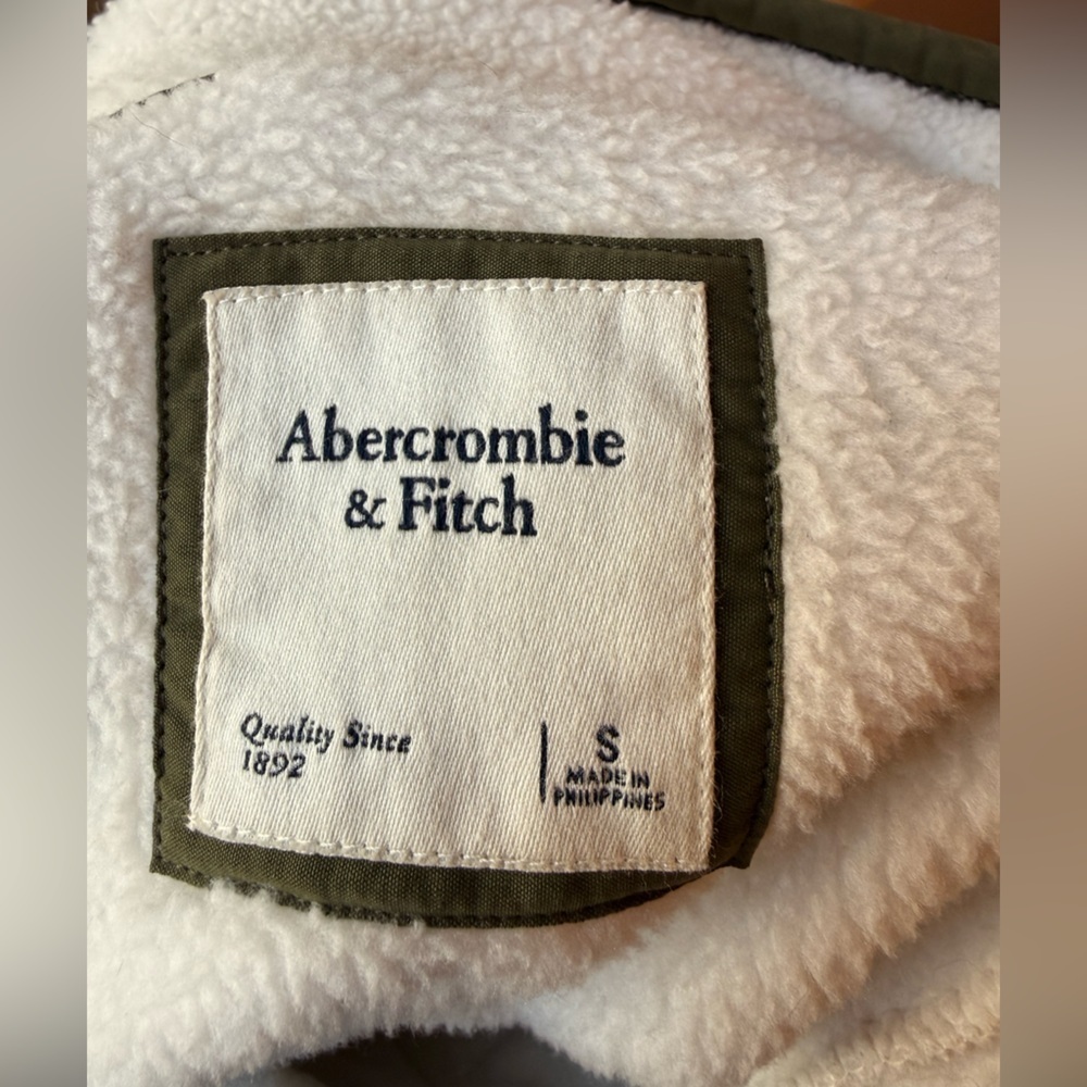 Abercrombie & Fitch quilted asymmetrical pullover - Picture 3 of 4